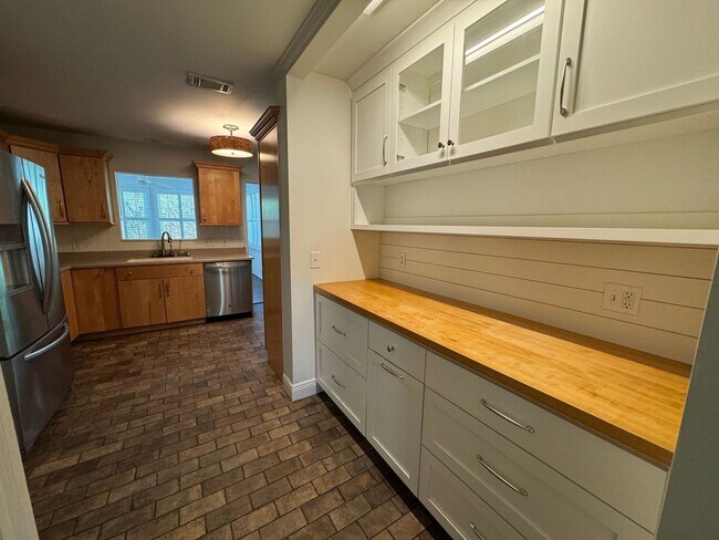 Building Photo - Pensacola - Inverness - 3 bedroom, 2 bathroom