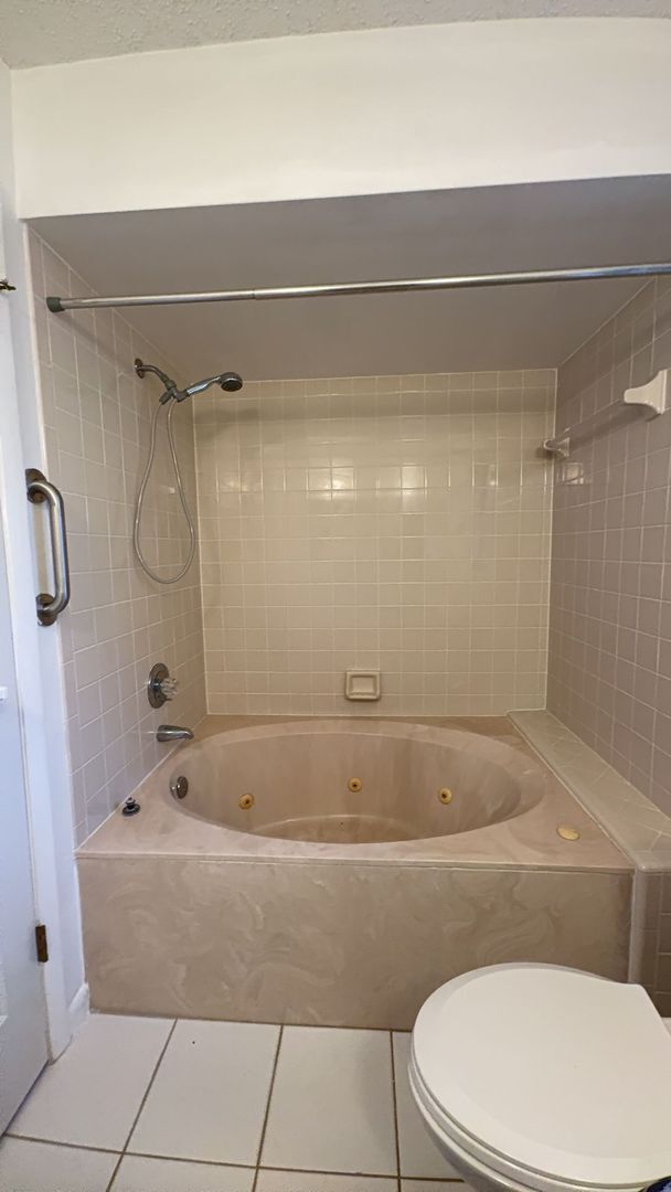 Building Photo - This amazing home located in the S Section of Palm Coast