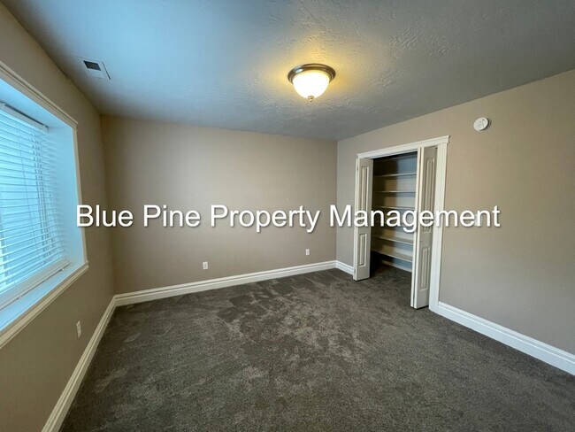 Building Photo - 119 4090 E