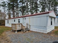 Building Photo - Renovated 2 Bedroom, 2 Bath Mobile Home!