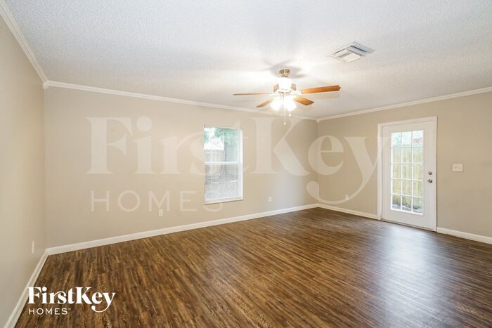 Building Photo - 812 W Sligh Ave