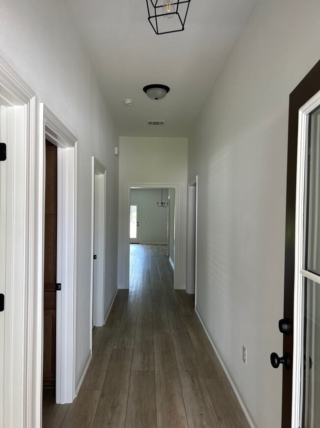 Building Photo - 41360 Rosewood Ln