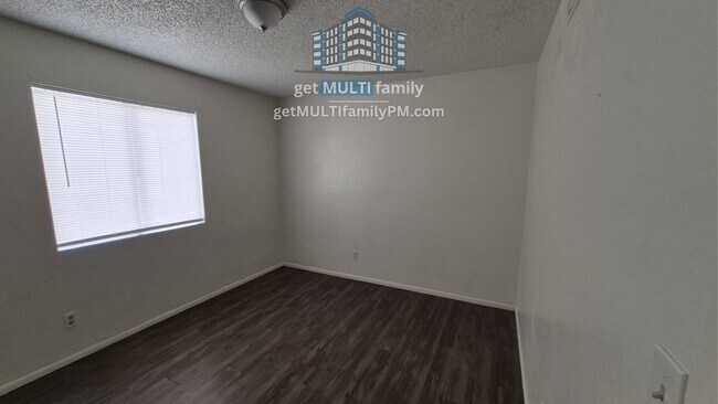 Building Photo - 334 N McQueen Rd