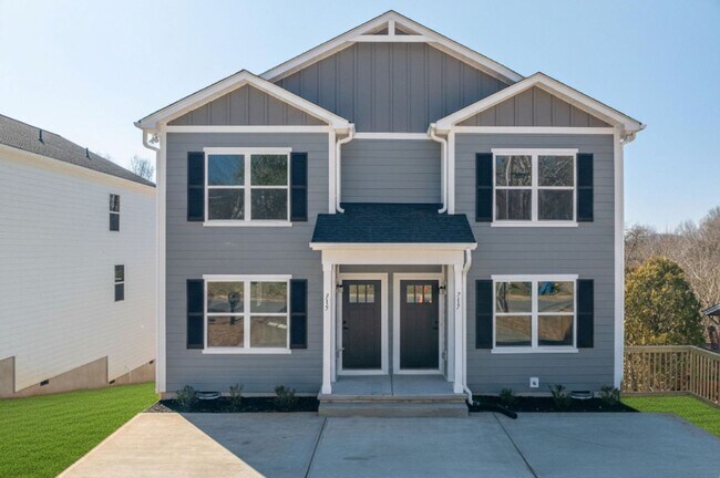 Building Photo - Newly-Built Pet-Friendly Home in Hickory!