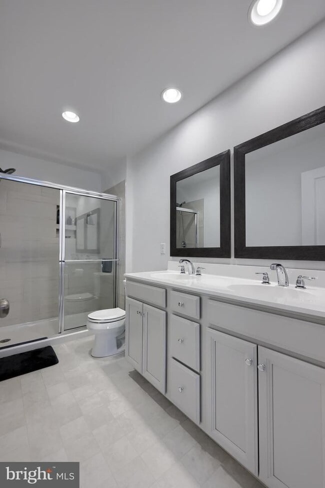 Building Photo - 204 Mayer Pl