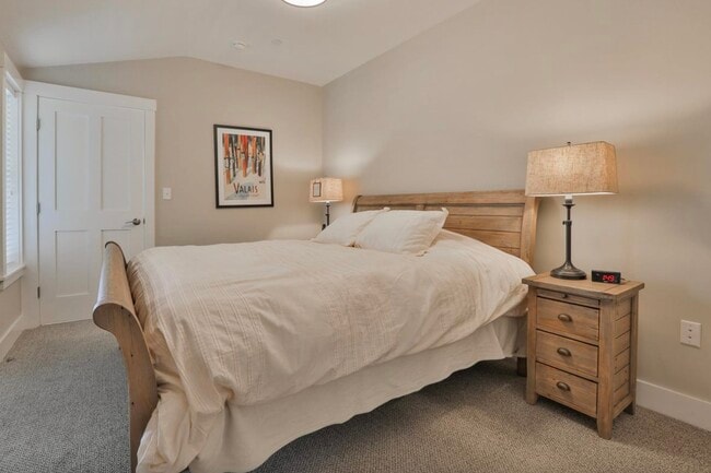 Building Photo - 26 N Main St