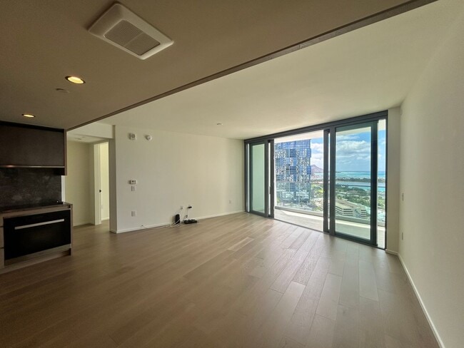 Building Photo - Upscale living With a View!