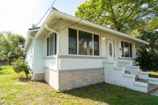 Building Photo - 23 Hope St