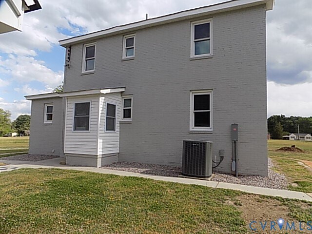 Building Photo - 5300 River Rd