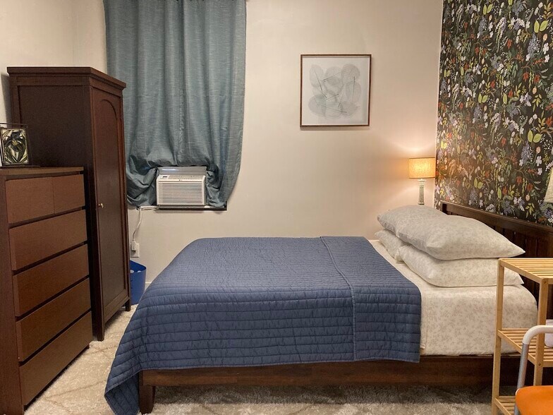 Building Photo - 1910 Donner St