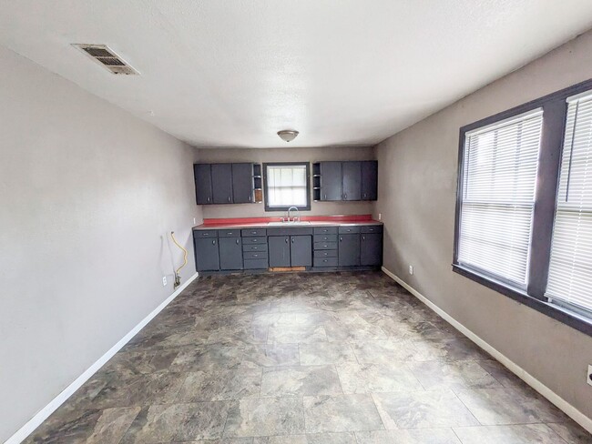 Building Photo - 1103 Ave B