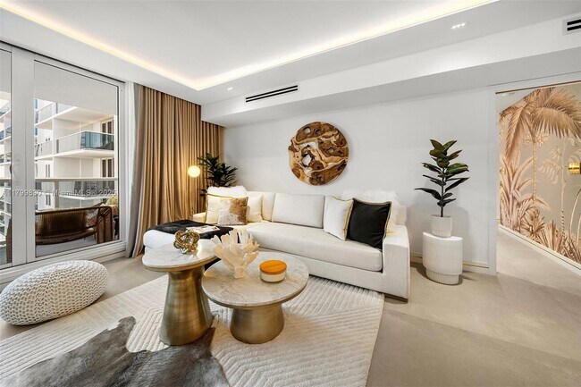 Building Photo - 2301 Collins Ave
