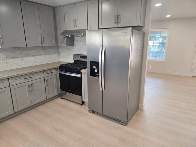 Building Photo - Two-bedroom house in Mira Mesa WITH SOLAR!