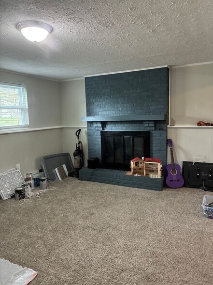 Building Photo - 744 Maplewood Ln