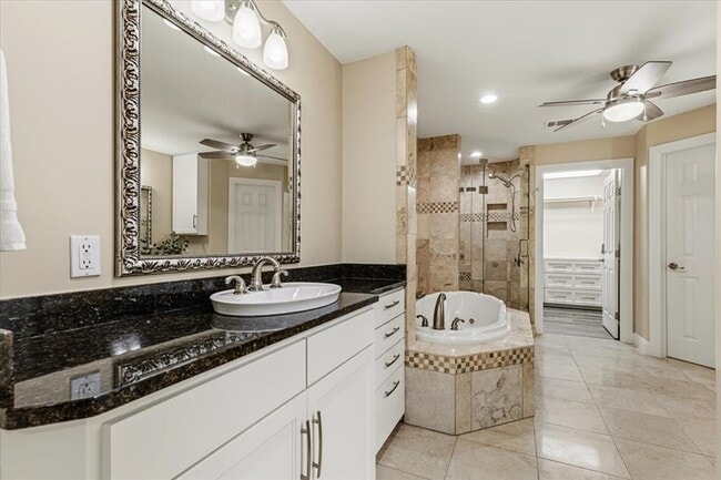 Building Photo - 25207 Lakeview Dr