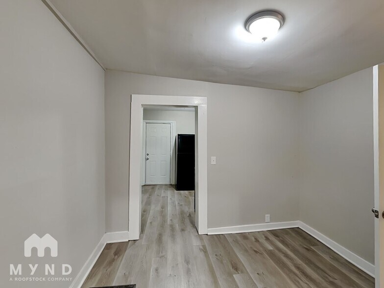 Building Photo - 117 Thayer Ave SE