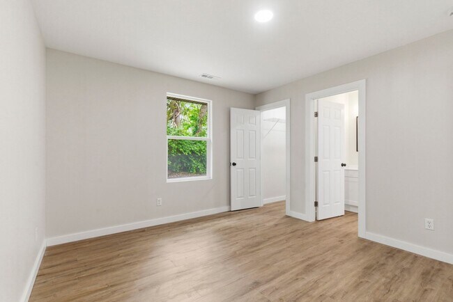 Building Photo - 3 Bedroom | 2 Bathroom | Marionville | Granite | Stainless Steel Appliances | Brand New!