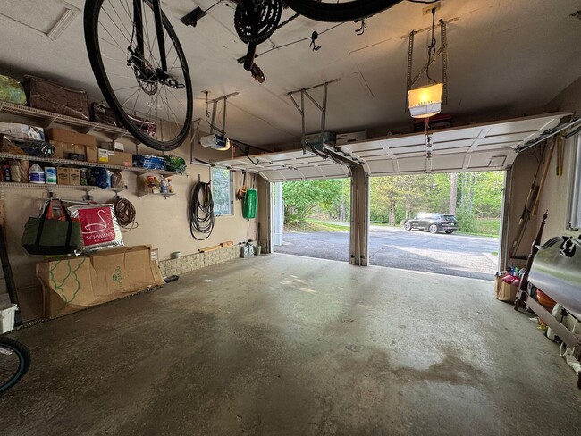 Building Photo - Fantastic 5 Bed 5.5 Bath Single Family Hom...