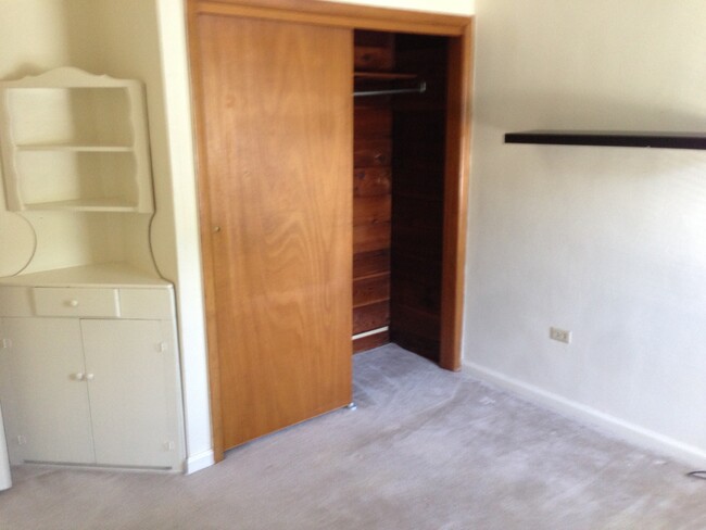 Building Photo - Great 3Bed/1.25 bath in Sweet Location!!