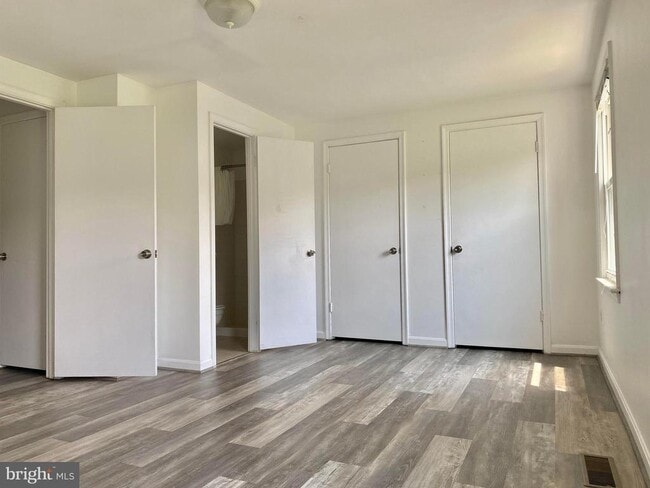 Building Photo - 7351 Crestleigh Cir