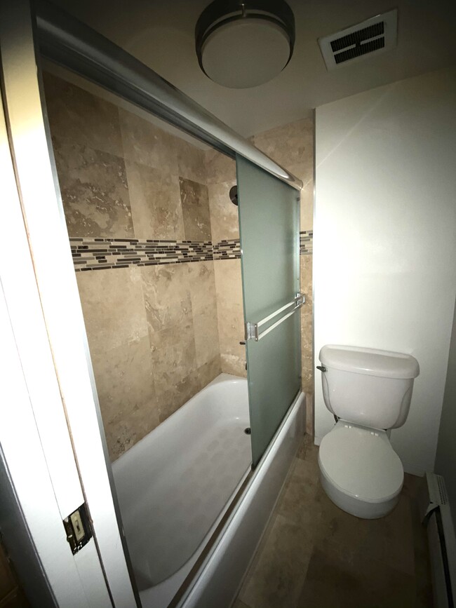 Stylish shower - 714 1st St S