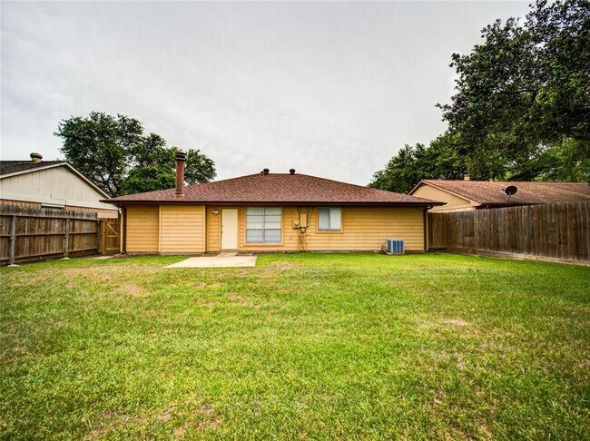 Building Photo - 6727 Harpers Dr