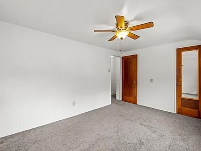 Building Photo - AVAILABLE 6/1! CONVENIENTLY LOCATED 2 BEDR...