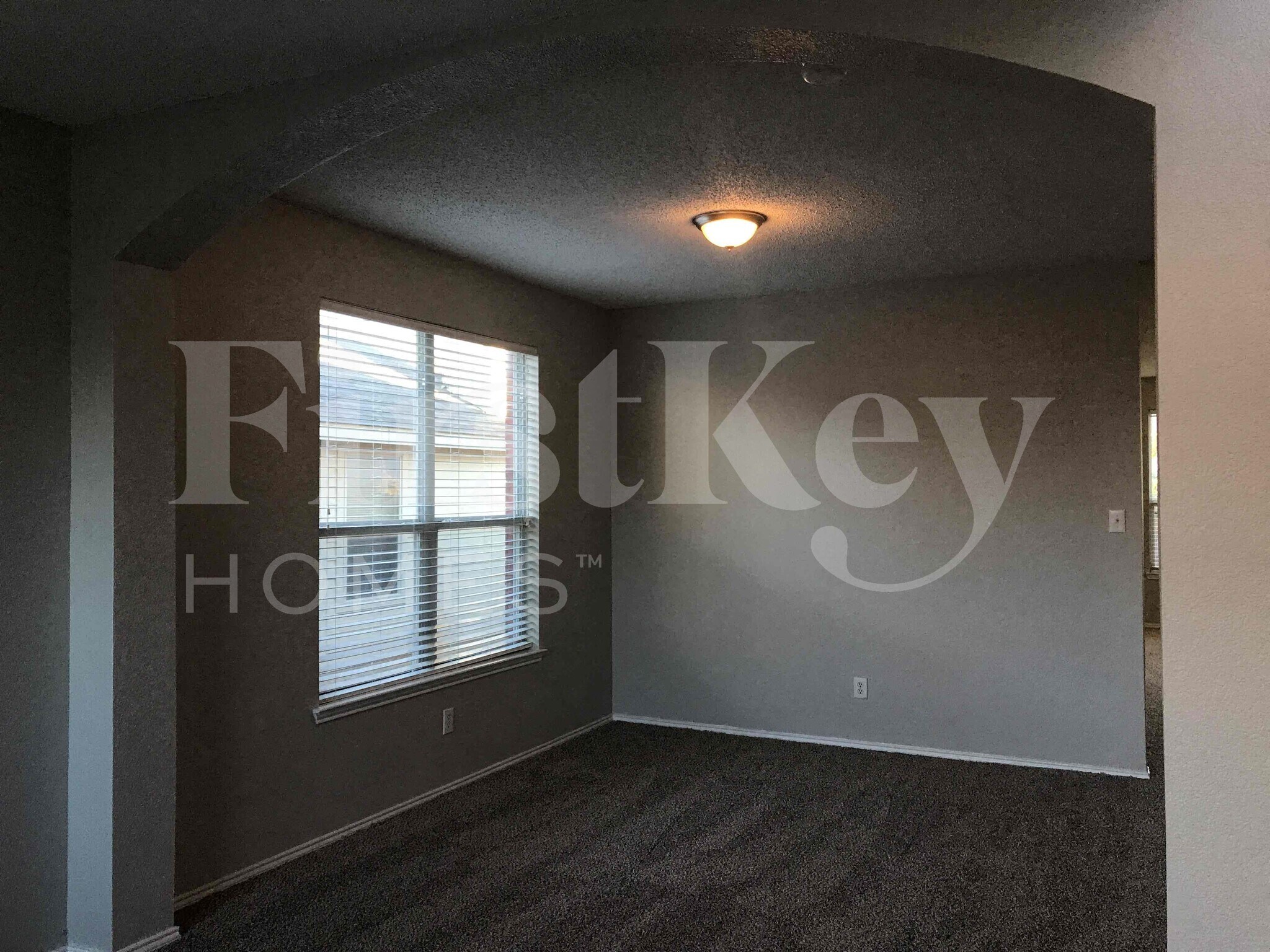 Building Photo - 429 W Clover Park Dr