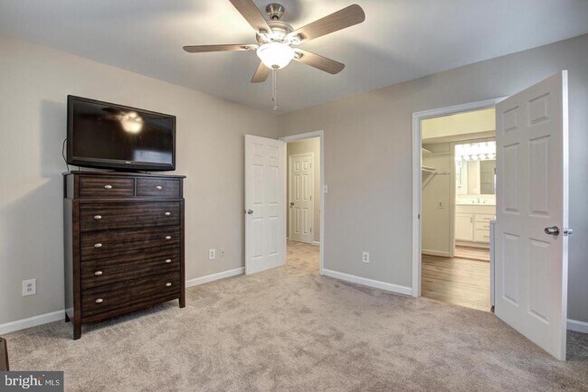 Building Photo - 8354 Dunham Ct