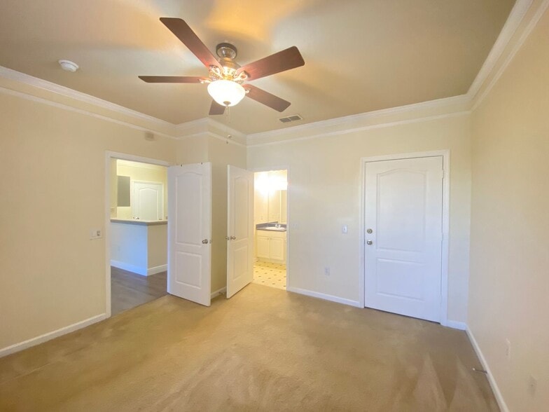 Building Photo - Stunning one bedroom, one bath luxury cond...