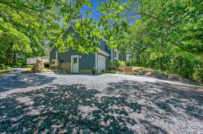 Building Photo - 130 Berkshire Trl