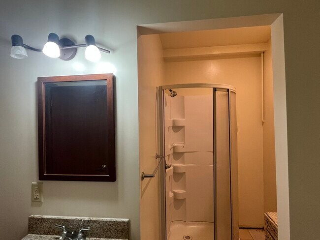 Building Photo - 409 Meadow Dr