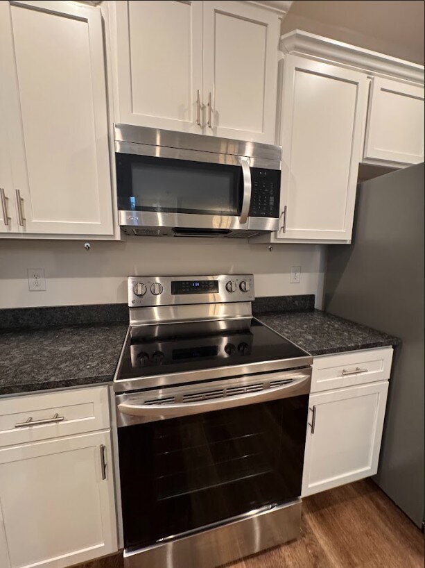 Building Photo - Inquire today on how to get FREE rent!