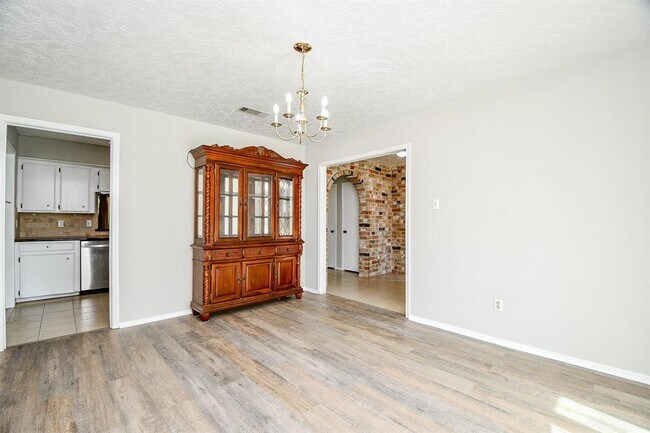Building Photo - 9014 Mellow Brook Dr