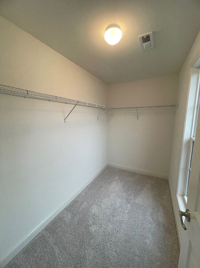 Building Photo - Gorgeous Custom New Build Home!