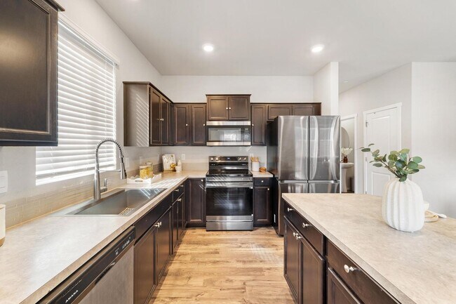 Building Photo - Beautiful Home in Puyallup