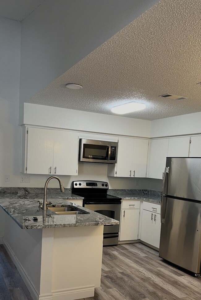 Building Photo - 30 Oak Villa Rd