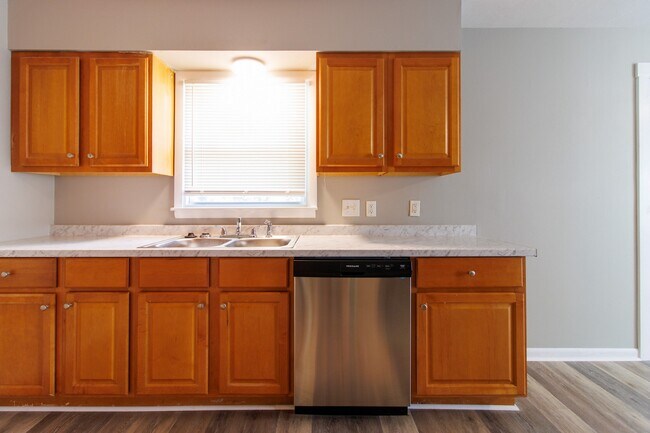 Building Photo - 432 Woodview Dr