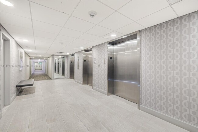 Building Photo - 300 Bayview Dr