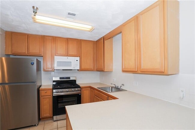 Building Photo - 303 Brookside Way