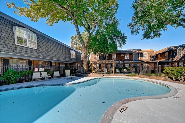Building Photo - 9023 Gaylord Dr