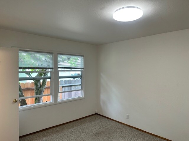 Primary Bed - 2650 Fleetwood Dr