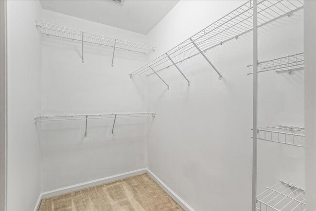 Building Photo - Charming 3-Level Townhome