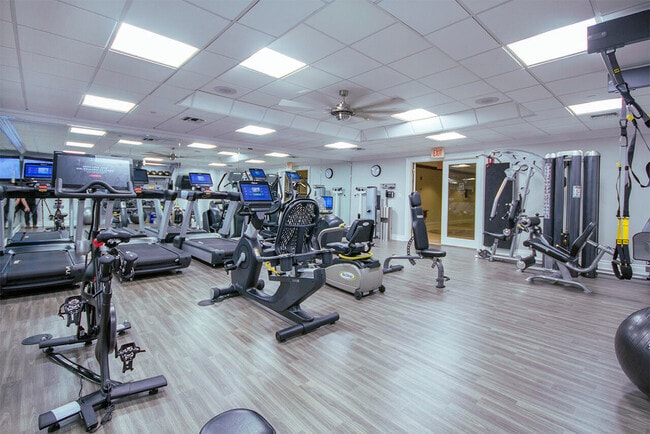 Building Photo - 550 SE Mizner Blvd