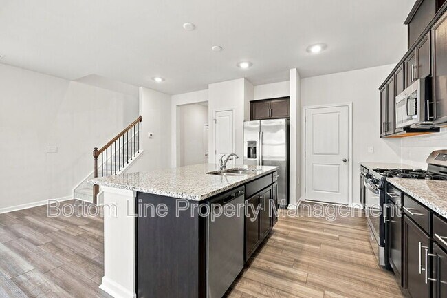 Building Photo - 5000 Arkose Dr