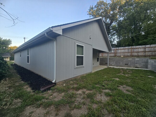 Building Photo - 4939 Woodland Ave