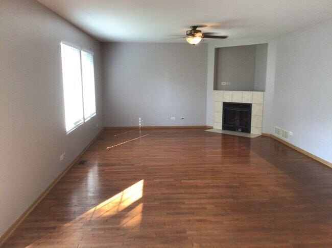 Building Photo - 2917 W Country Club Ave