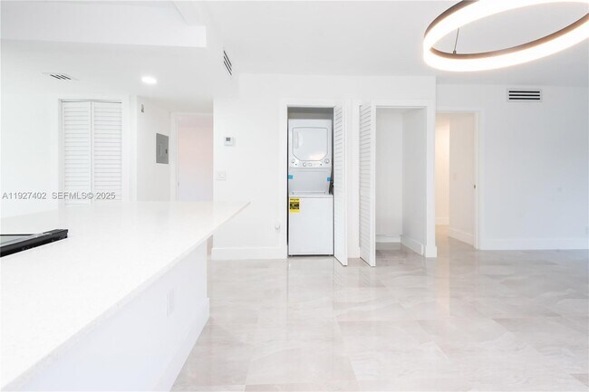 Building Photo - 16461 Blatt Blvd