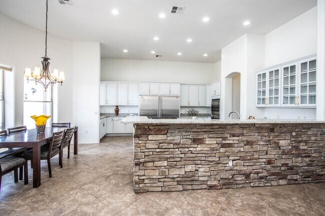 Building Photo - Oh Wow!! Beautiful 5BR/3.5BA Custom Home w...