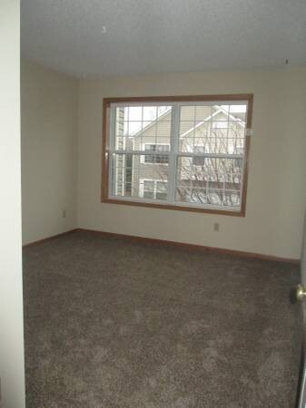 Building Photo - 2 bed updated maple grove rental! Don't mi...